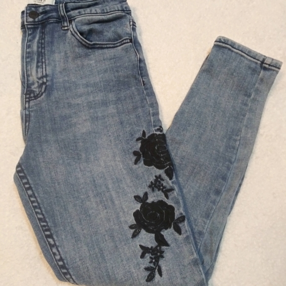 Embroidered F21 jeans - Picture 2 of 5